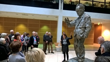 Führung und Diskussion im Willy-Brandt-Haus (Foto Angelika Lonnemann)