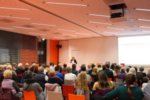 Die Veranstaltung war sehr gut besucht. Dies macht deutlich, wie wichtig die Debatte um ein gutes Leben und Wohnen in unser Gesellschaft ist.