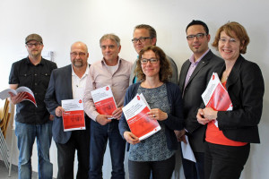 Im Dialog über Arbeitszeit und Zeitpolitik (von links): Rainer Bauch (DGB), Torsten Falke (IGBCE), Helmut Jung (DGB), Thomas Guerlebeck (ver.di), Dr. Ursula Stöger (Soziologin, Uni Augsburg), Mathias Hennig (BDZ) und MdB Ulrike Bahr.