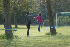 Balancieren auf der Slackline.