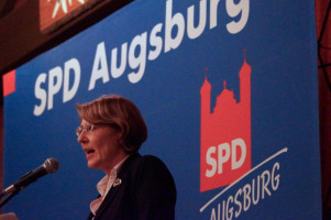 Kämpferisch, fordernd und mitreißend war die Rede der Bundestagsabgeordneten Ulrike Bahr.