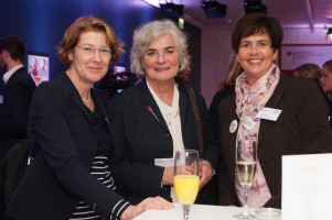 MdB Ulrike Bahr mit den beiden Bundestagskolleginnen MdB Petra Crone und MdB Birgit Kömpel.