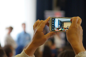 Handyfoto bei der Fachkonferenz.