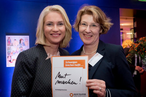 Bundesfrauenministerin Manuela Schwesig und MdB Ulrike Bahr, Mitglied im Familienausschuss des Deutschen Bundestags. Foto: Regina Sablotny.