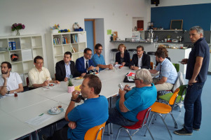 In der Löweneckschule stellte der Quartiersmanager der Region „Rechts der Wertach“, Architekt Jan Weber-Ebnet das Projekt „Soziale Stadt“ vor.