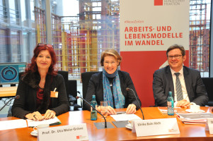 Prof. Uta Meier-Gräwe, Gastreferentin, mit Ulrike Bahr und Dr. Martin Rosemann