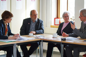 Gespräch mit der katholischen Arbeitnehmerbewegung (KAB) der Diözese Augsburg. Von links: MdB Ulrike Bahr, Diözesanpräses Erwin Helmer, Diözesanvorsitzende Annemarie Leigart, Diözesansekretär Peter Ziegler.