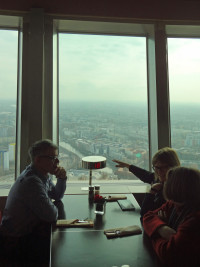 Mittagessen im Berliner Fernsehturm am Alexanderplatz (Foto Angelika Lonnemann)